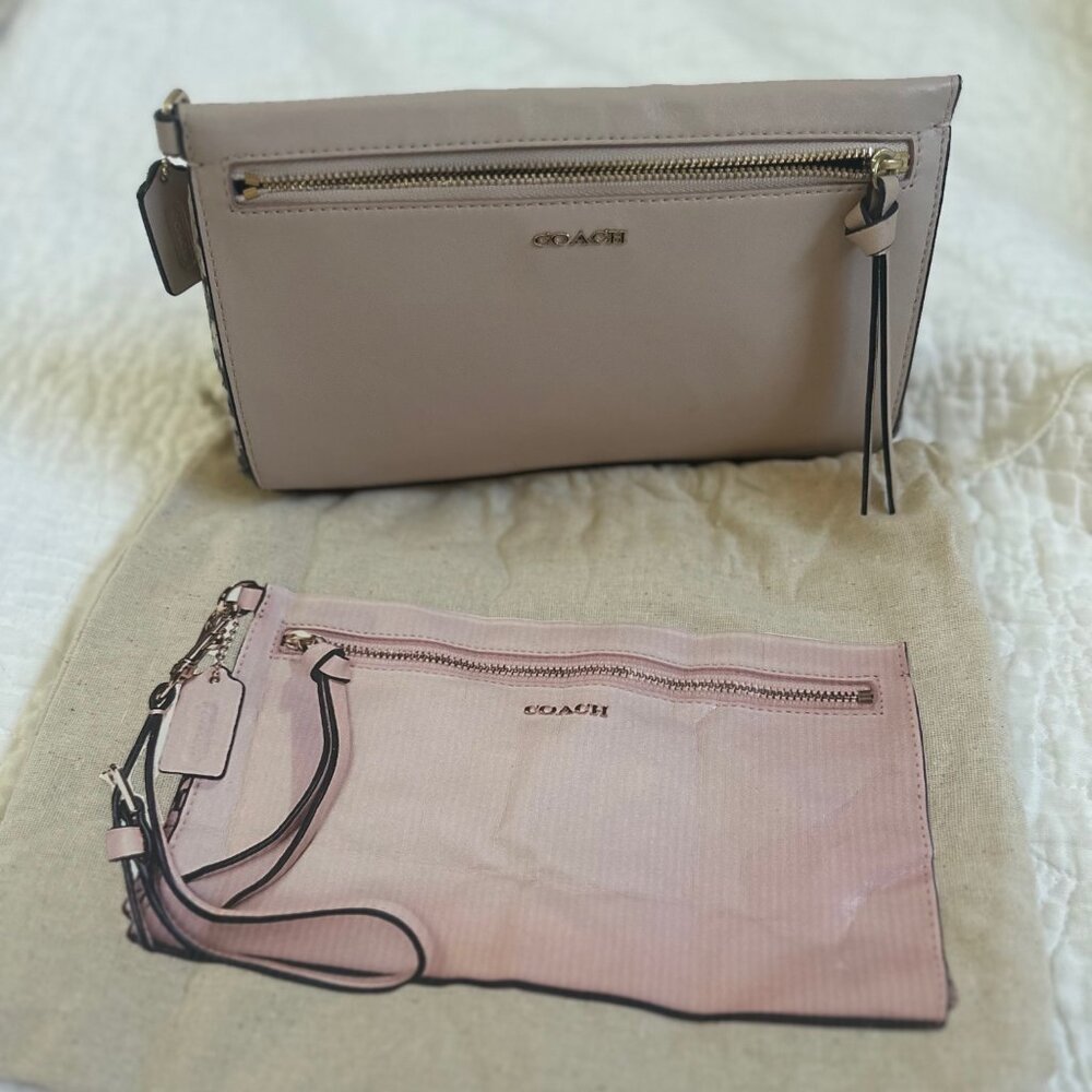 Coach Wristlet with dust bag